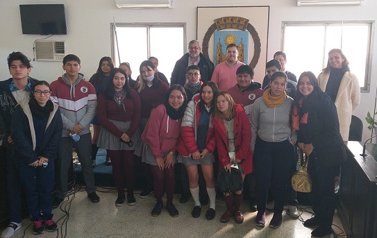 Pre Parlamento Juvenil-Estudiantes de los colegios secundarios ´Lopez Alvarado´ y ´Goya´ participaron de charla preparatoria en el HCD